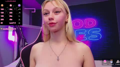 Snapshot of alessiacroft chatting on 21, 11, 2025 alessiacroft online show from 21, 11, 2025