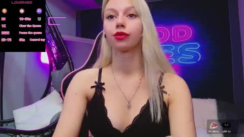 Snapshot of alessiacroft chatting on 24, 11, 2025 alessiacroft online show from 24, 11, 2025