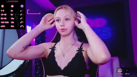 Snapshot of alessiacroft chatting on 15, 12, 2025 alessiacroft online show from 15, 12, 2025