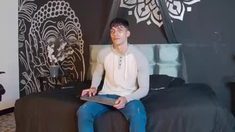 Snapshot of alessiovitale chatting on 6, 11, 2025 Alessio online show from 6, 11, 2025