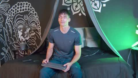 Snapshot of alessiovitale chatting on 8, 11, 2025 Alessio online show from 8, 11, 2025