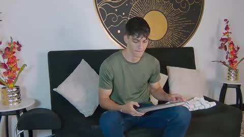 Snapshot of alessiovitale chatting on 12, 11, 2025 Alessio online show from 12, 11, 2025