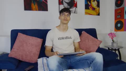 Snapshot of alessiovitale chatting on 20, 11, 2025 Alessio online show from 20, 11, 2025