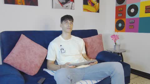 Snapshot of alessiovitale chatting on 21, 11, 2025 Alessio online show from 21, 11, 2025