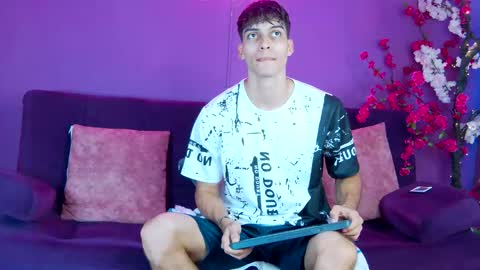 Snapshot of alessiovitale chatting on 25, 11, 2025 Alessio online show from 25, 11, 2025