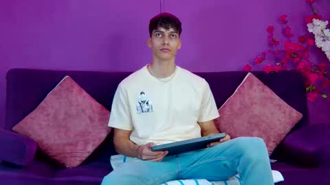 Snapshot of alessiovitale chatting on 28, 11, 2025 Alessio online show from 28, 11, 2025