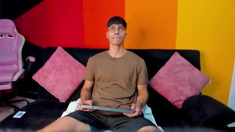 Snapshot of alessiovitale chatting on 4, 12, 2025 Alessio online show from 4, 12, 2025