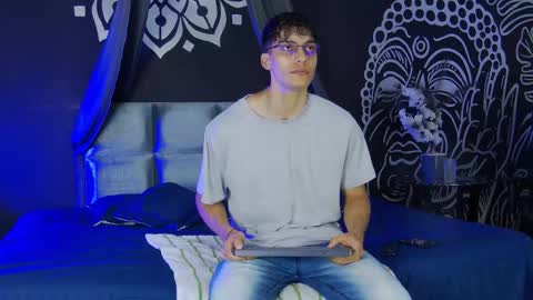 Snapshot of alessiovitale chatting on 17, 12, 2025 Alessio online show from 17, 12, 2025