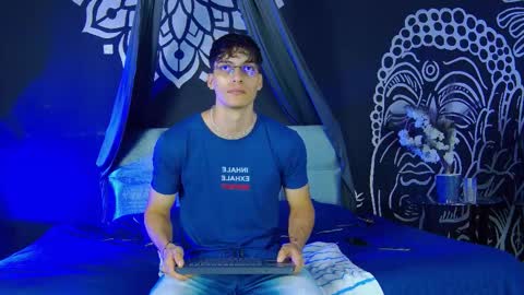 Snapshot of alessiovitale chatting on 18, 12, 2025 Alessio online show from 18, 12, 2025