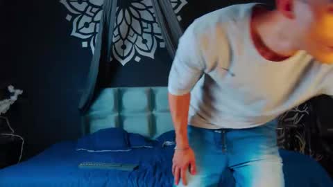 Snapshot of alessiovitale chatting on 19, 12, 2025 Alessio online show from 19, 12, 2025