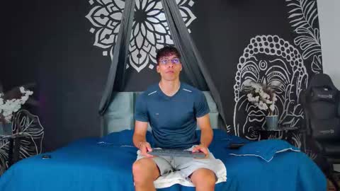 Snapshot of alessiovitale chatting on 21, 12, 2025 Alessio online show from 21, 12, 2025