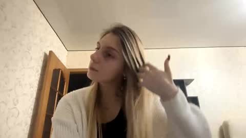 Snapshot of alethapalmerino chatting on 20, 12, 2025 April online show from 20, 12, 2025