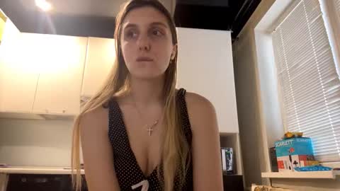 Snapshot of alethapalmerino chatting on 22, 12, 2025 April online show from 22, 12, 2025