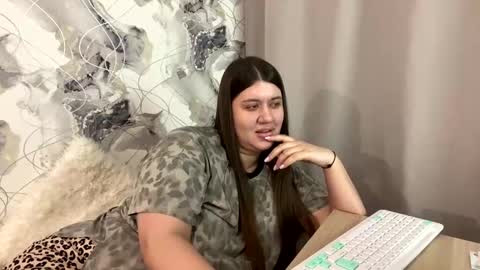 Snapshot of aletta_oushen chatting on 4, 2, 2025 Aletta Oushen online show from 4, 2, 2025