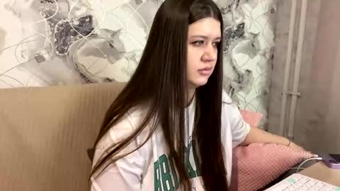 Snapshot of aletta_oushen chatting on 17, 2, 2025 Aletta Oushen online show from 17, 2, 2025