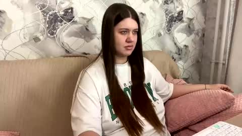 Snapshot of aletta_oushen chatting on 5, 3, 2025 Aletta Oushen online show from 5, 3, 2025