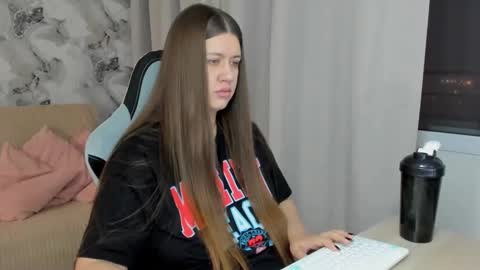 Snapshot of aletta_oushen chatting on 7, 10, 2025 Aletta Oushen online show from 7, 10, 2025