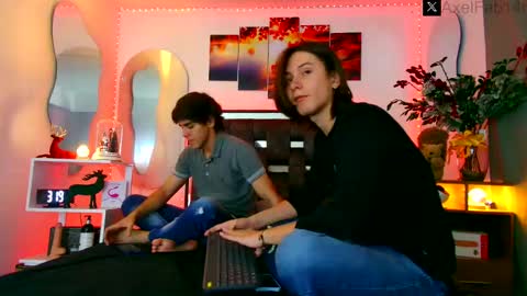 Snapshot of alex_and_fabian chatting on 16, 12, 2024 sneider online show from 16, 12, 2024