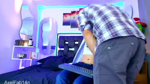 Snapshot of alex_and_fabian chatting on 1, 3, 2025 sneider online show from 1, 3, 2025