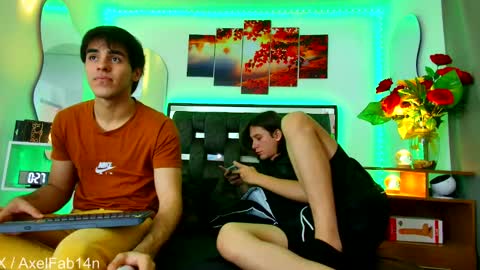 Snapshot of alex_and_fabian chatting on 5, 3, 2025 sneider online show from 5, 3, 2025