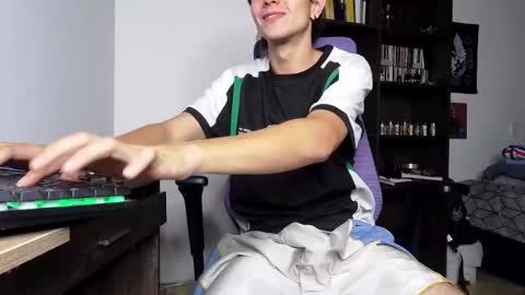 Snapshot of alex_connorr chatting on 8, 11, 2025 alex_connorr online show from 8, 11, 2025