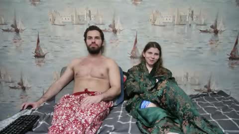 Alex and Sarah online show from 25, 11, 2025