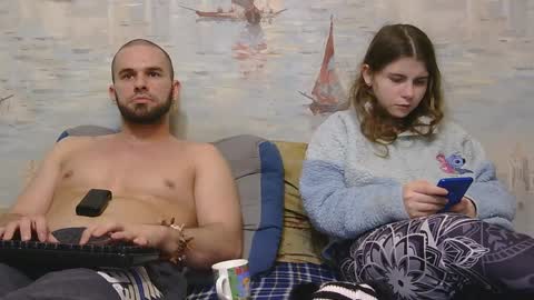 Alex and Sarah online show from 8, 4, 2026