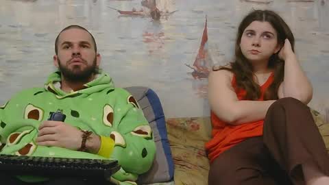 Alex and Sarah online show from 12, 4, 2026