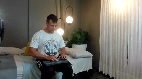 Alex Towers online show from 31, 12, 2024