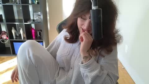 Snapshot of alexa_dream chatting on 22, 10, 2025 dont be afraid to click social media link its working just click on that online show from 22, 10, 2025