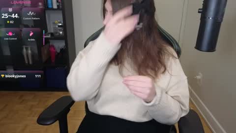 Snapshot of alexa_dream chatting on 6, 11, 2025 dont be afraid to click social media link its working just click on that online show from 6, 11, 2025