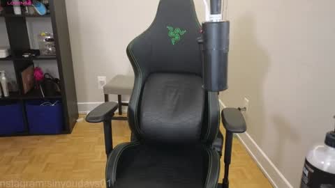 Snapshot of alexa_dream chatting on 8, 11, 2025 dont be afraid to click social media link its working just click on that online show from 8, 11, 2025