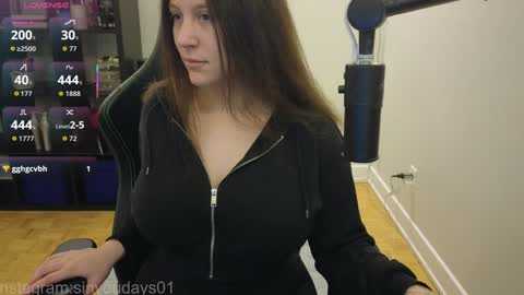 Snapshot of alexa_dream chatting on 18, 11, 2025 dont be afraid to click social media link its working just click on that online show from 18, 11, 2025