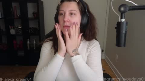 Snapshot of alexa_dream chatting on 17, 12, 2025 dont be afraid to click social media link its working just click on that online show from 17, 12, 2025