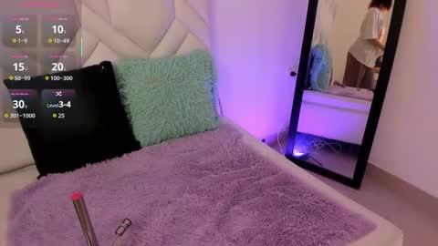 Snapshot of alexafoxy18 chatting on 10, 9, 2025 ALEXA online show from 10, 9, 2025