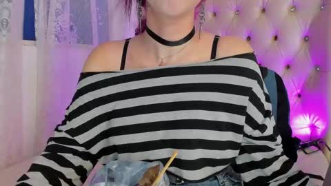 Snapshot of alexafoxy18 chatting on 25, 9, 2025 ALEXA online show from 25, 9, 2025