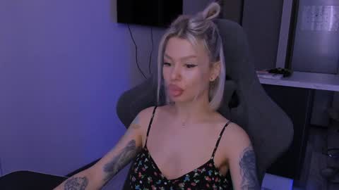 Snapshot of alexamason chatting on 7, 2, 2025 Alexa Mason online show from 7, 2, 2025