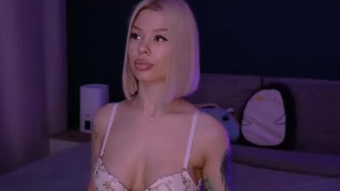 Snapshot of alexamason chatting on 2, 3, 2025 Alexa Mason online show from 2, 3, 2025