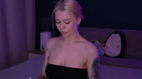 Snapshot of alexamason chatting on 7, 3, 2025 Alexa Mason online show from 7, 3, 2025