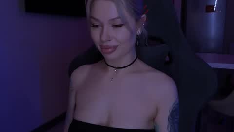 Snapshot of alexamason chatting on 4, 11, 2025 Alexa Mason online show from 4, 11, 2025