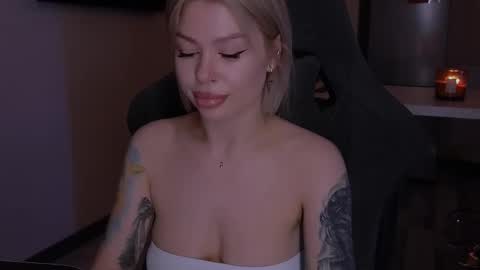 Snapshot of alexamason chatting on 19, 11, 2025 Alexa Mason online show from 19, 11, 2025