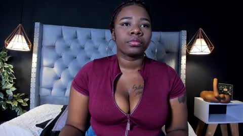 Snapshot of alexamora__ chatting on 2, 11, 2025 C A M I L A  online show from 2, 11, 2025