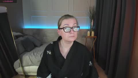 Snapshot of alexandra_kind chatting on 2, 3, 2025 Alexandra online show from 2, 3, 2025