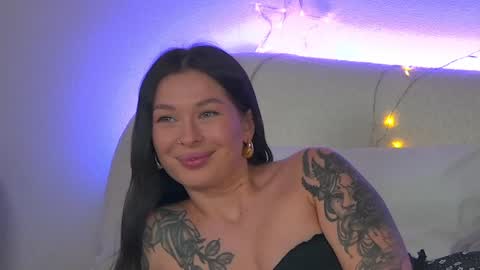 AlexandraBloom online show from 8, 1, 2025