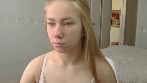 Snapshot of alexarti chatting on 12, 10, 2025 Alex online show from 12, 10, 2025