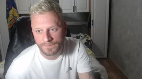 Snapshot of alexboy2022 chatting on 15, 12, 2025 onlyfans..alexyno2022 online show from 15, 12, 2025