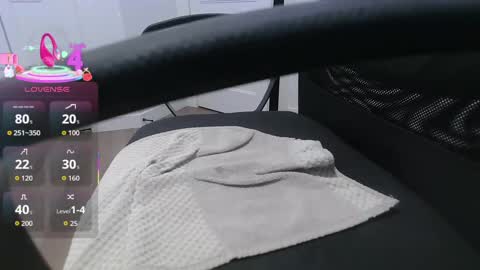 Snapshot of alexpic30 chatting on 12, 11, 2025 alex online show from 12, 11, 2025