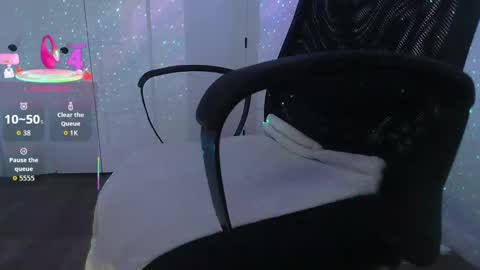 Snapshot of alexpic30 chatting on 16, 11, 2025 alex online show from 16, 11, 2025