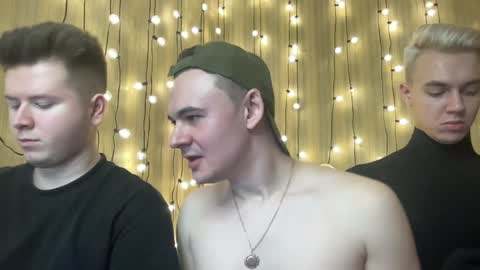 Snapshot of alexxx_d chatting on 4, 1, 2025 AlexDimaIgor online show from 4, 1, 2025