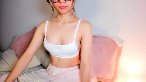Snapshot of ali_elly chatting on 11, 6, 2026 Hailey online show from 11, 6, 2026